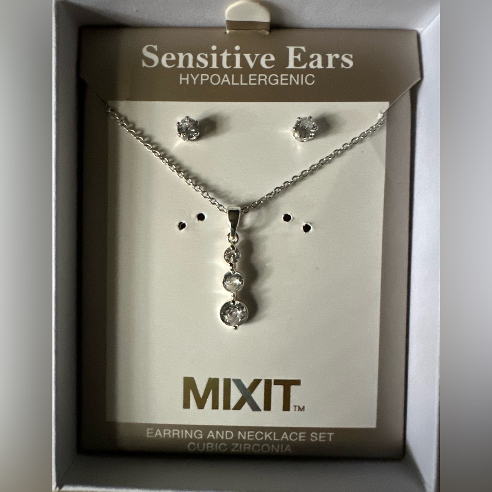 Mixit Silver Necklace and Earring Set - Picture 2 of 3